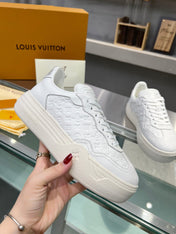LV WOMEN GROOVY PLATFORM IN WHITE EMBOSSED CALFSKIN