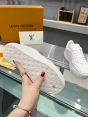 LV WOMEN GROOVY PLATFORM IN WHITE EMBOSSED CALFSKIN