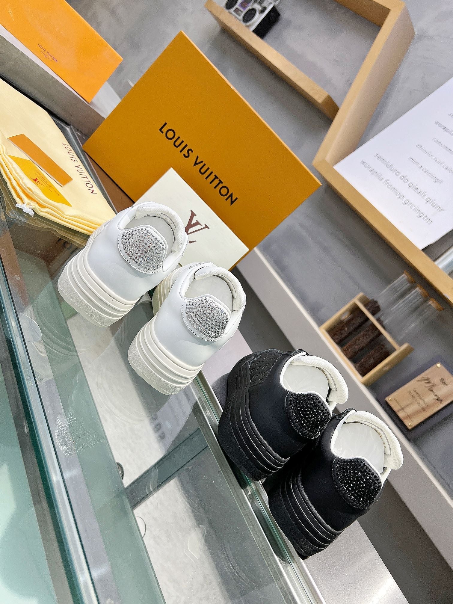 LV WOMEN GROOVY PLATFORM IN WHITE EMBOSSED CALFSKIN