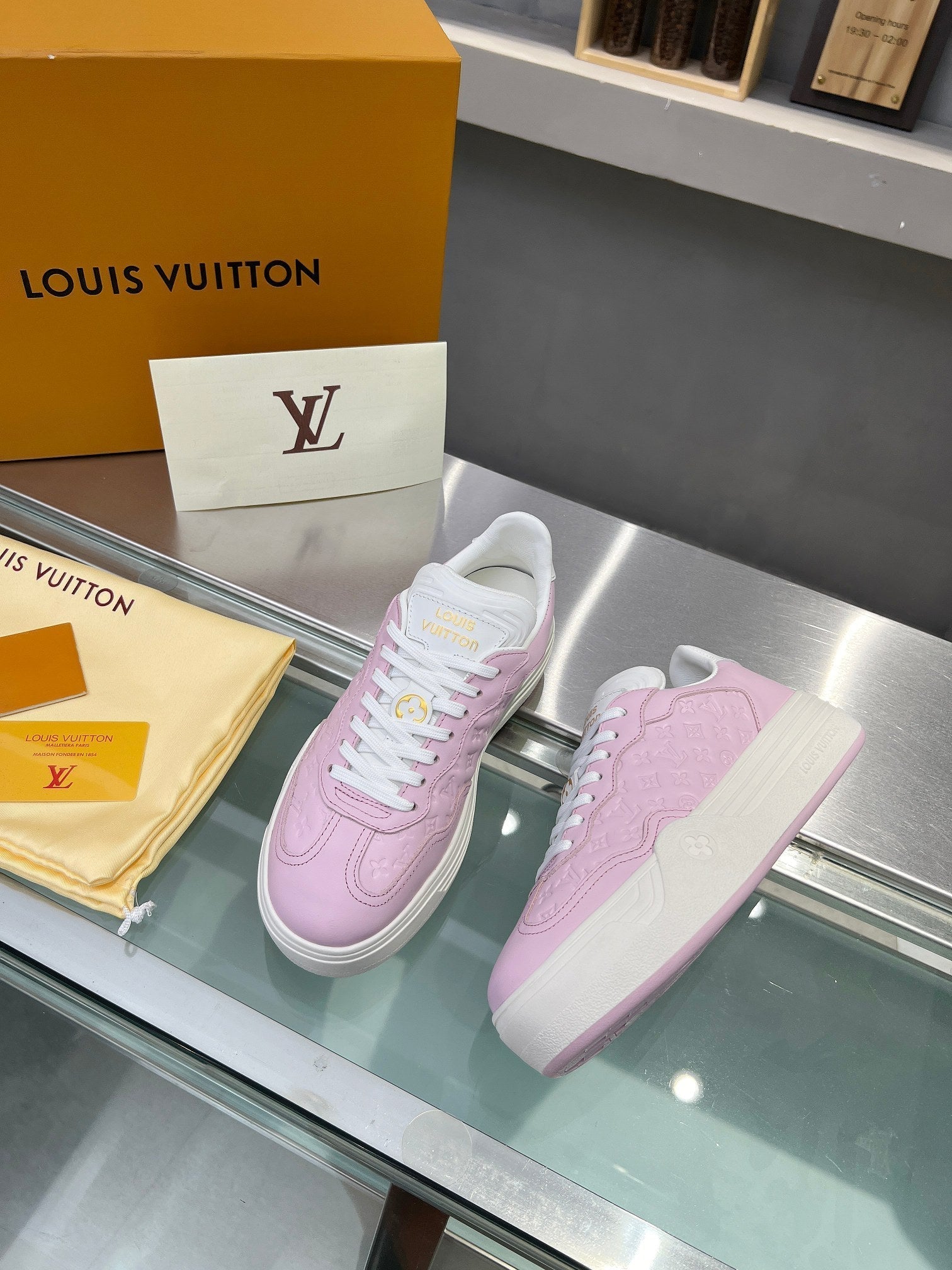 LV WOMEN GROOVY PLATFORM IN LIGHT PINK EMBOSSED CALFSKIN