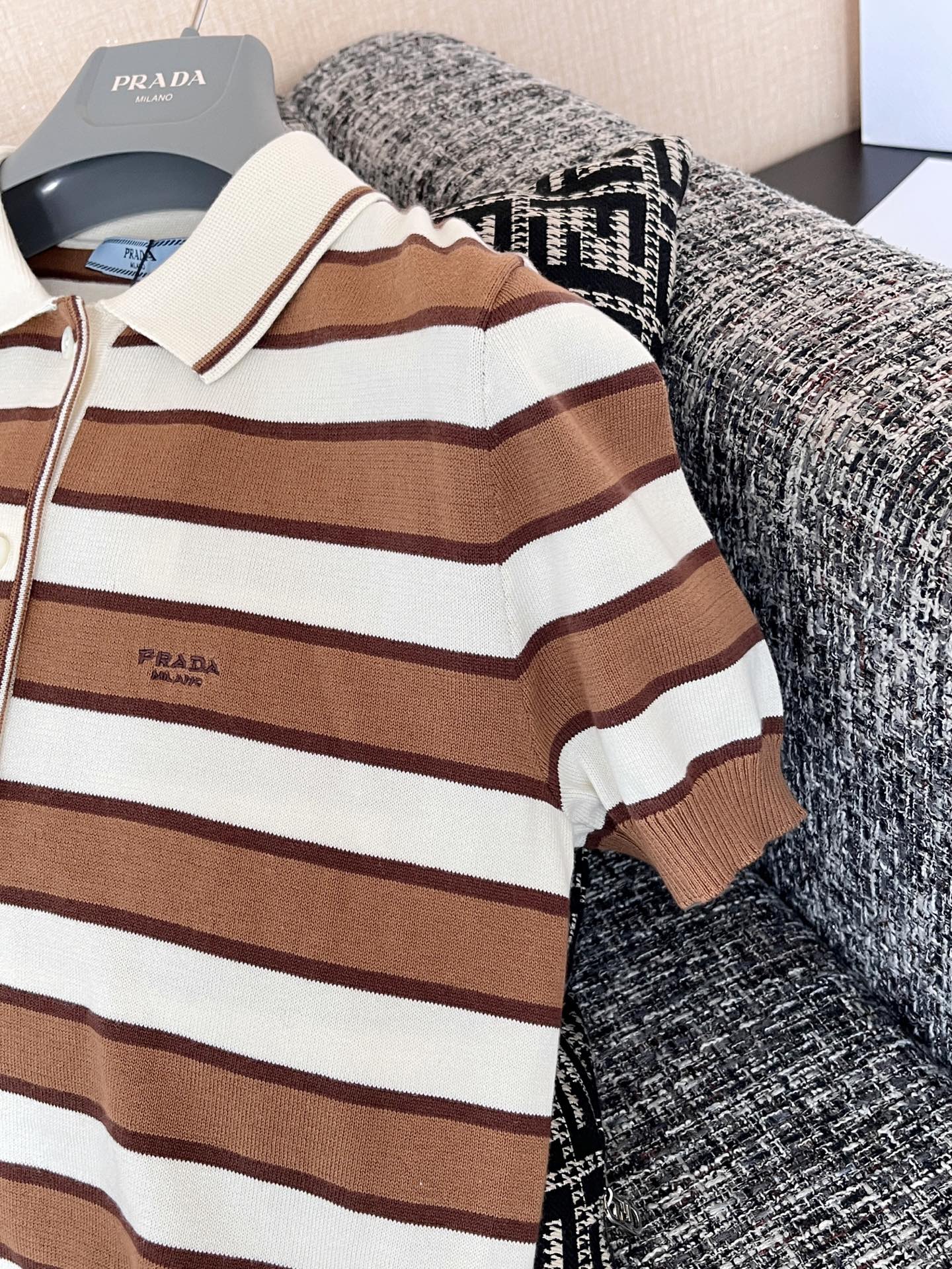 PRADA KNIT POLO STYLE 81