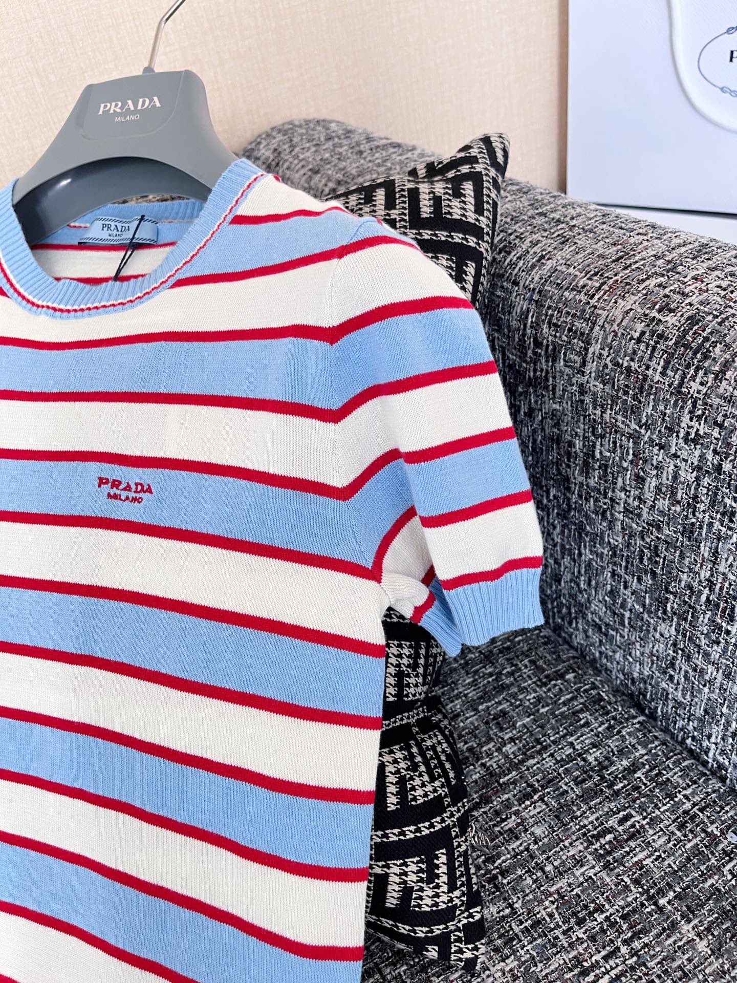 PRADA KNIT POLO STYLE 82