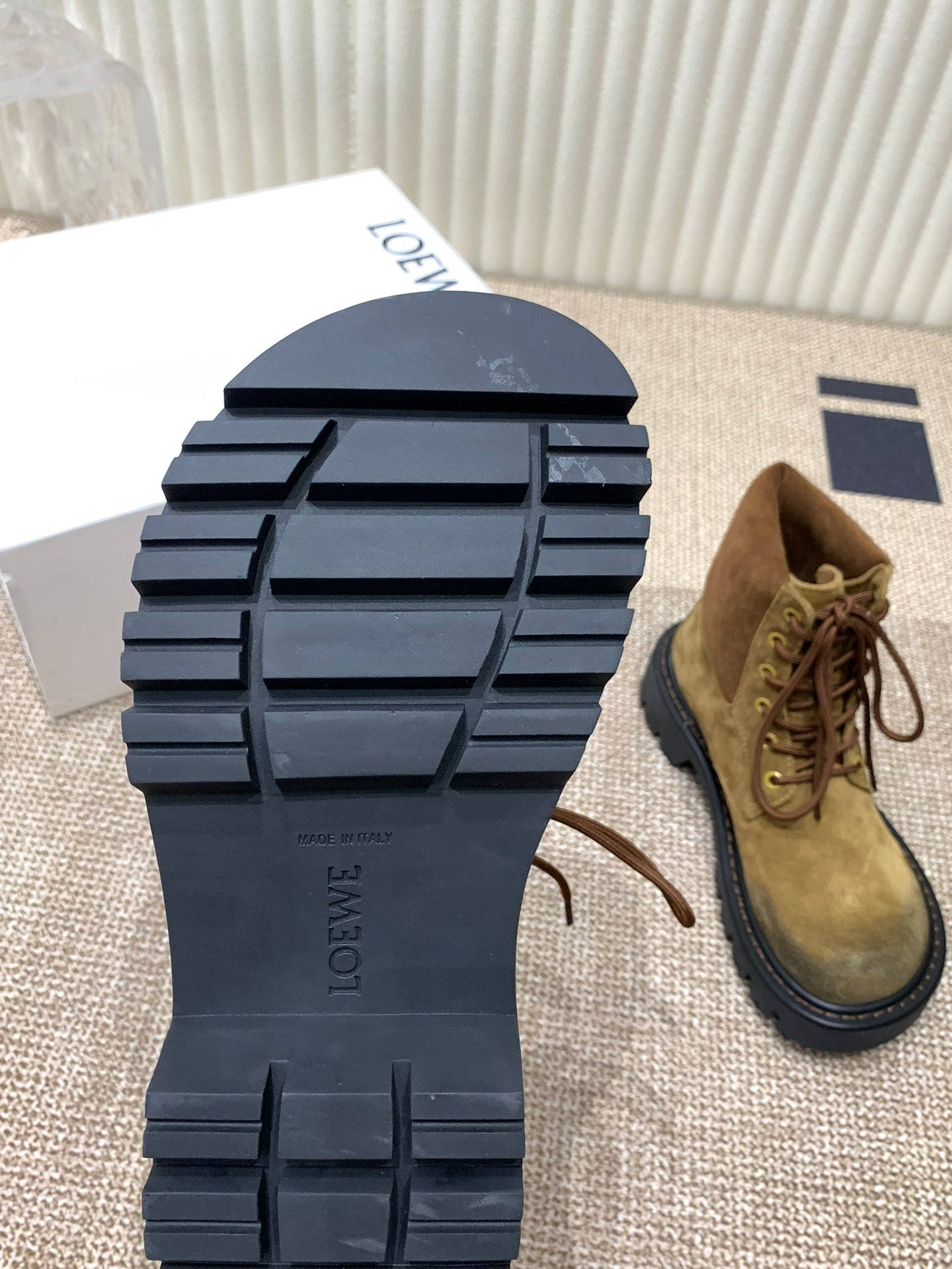 LW SIERRA COMBAT BOOT AMBER AND BLACK SUEDE