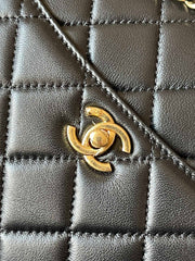 CAMERA BAG 24 IN BLACK QUILTED LAMBSKIN DOUBLE C GOLD COIN