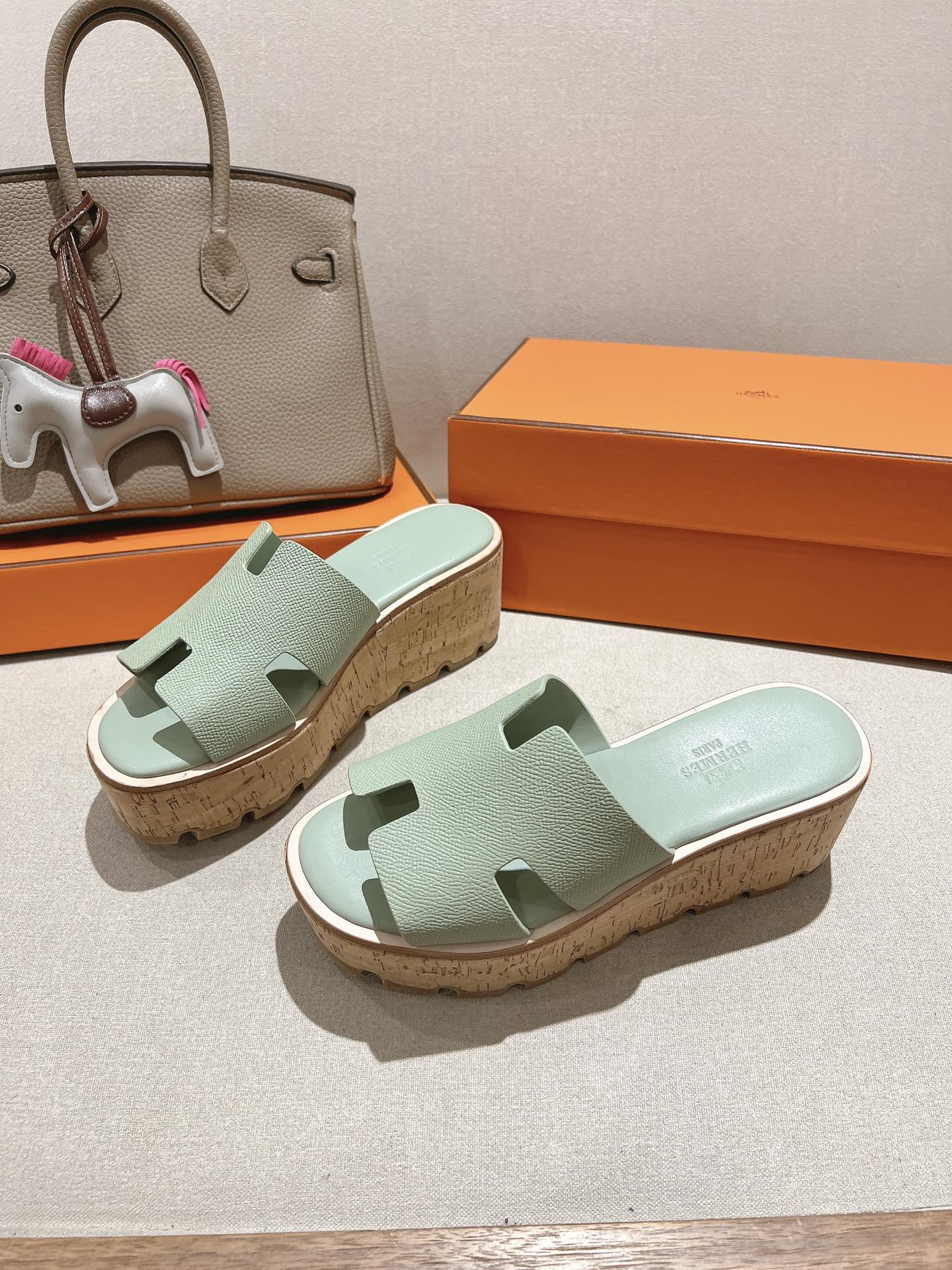 HM 25S HIGH WEDGE SANDALS IN SOFT MINT GREEN LAMBSKIN STYLE 28