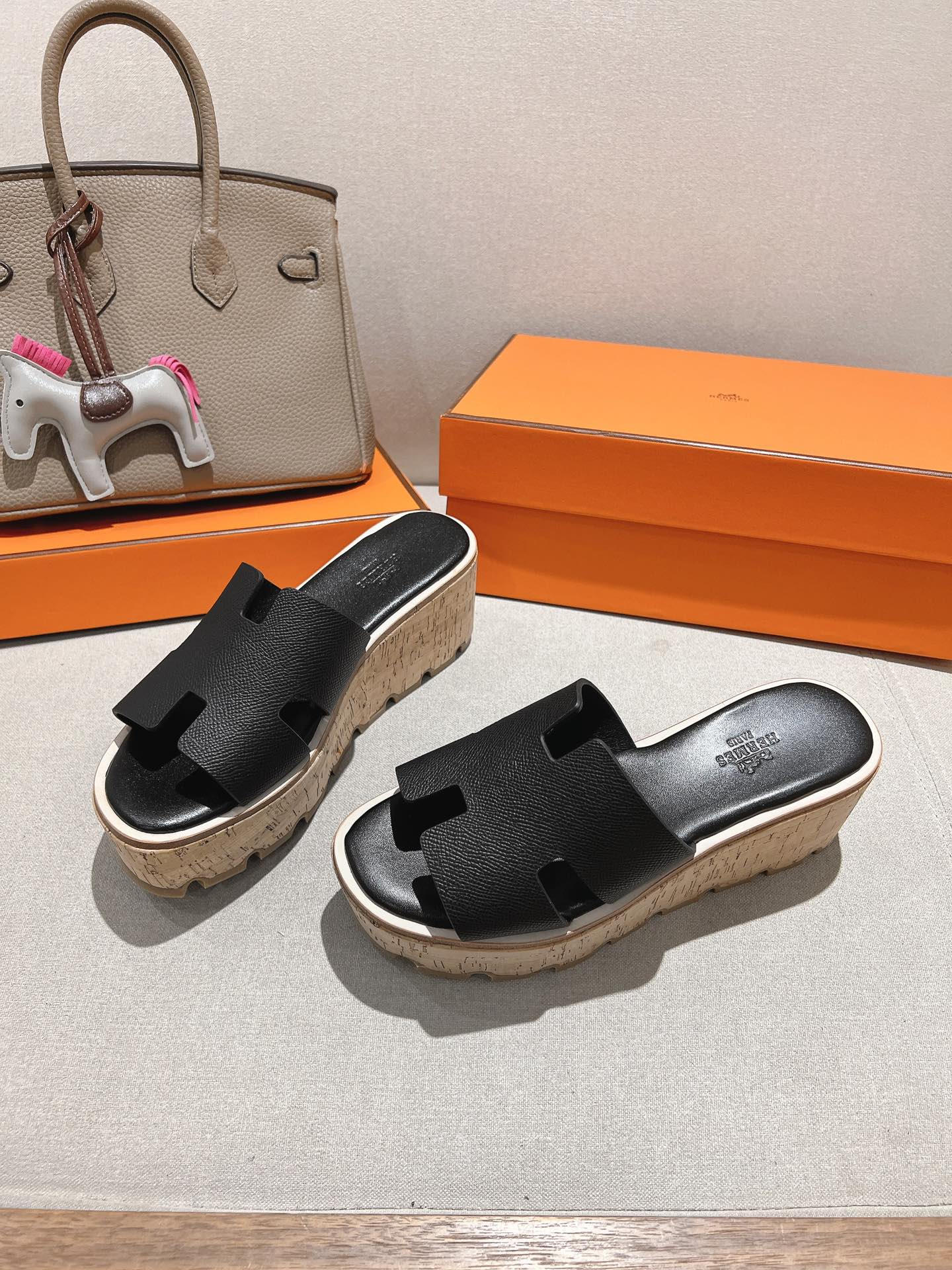 HM 25S HIGH WEDGE SANDALS IN BLACK LAMBSKIN STYLE 23