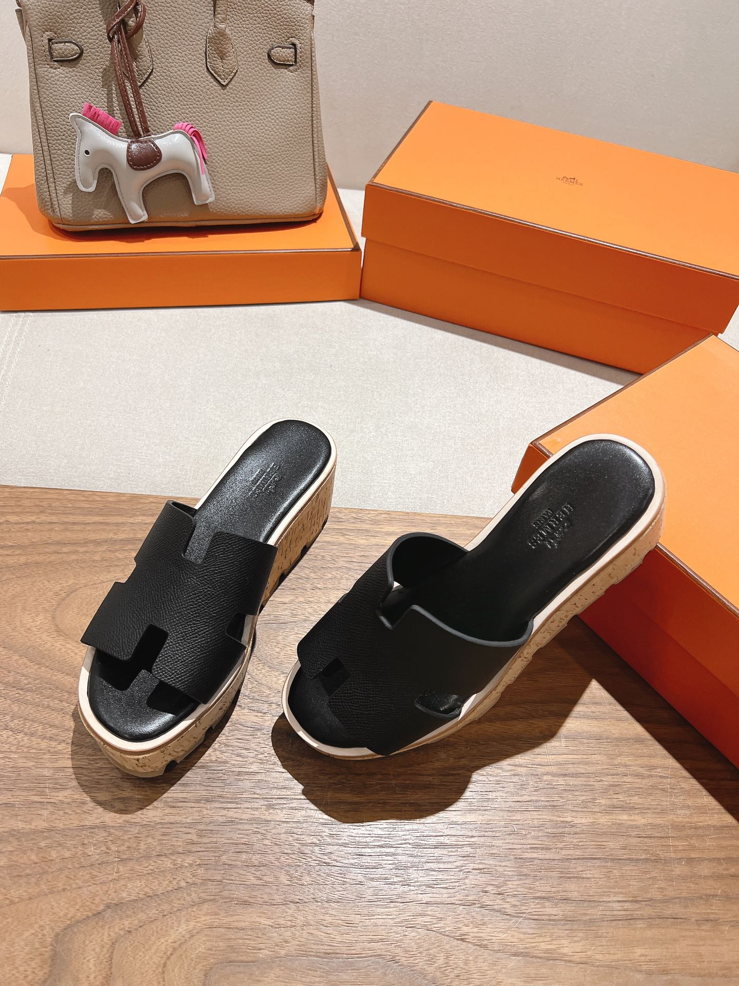 HM 25S HIGH WEDGE SANDALS IN BLACK LAMBSKIN STYLE 23