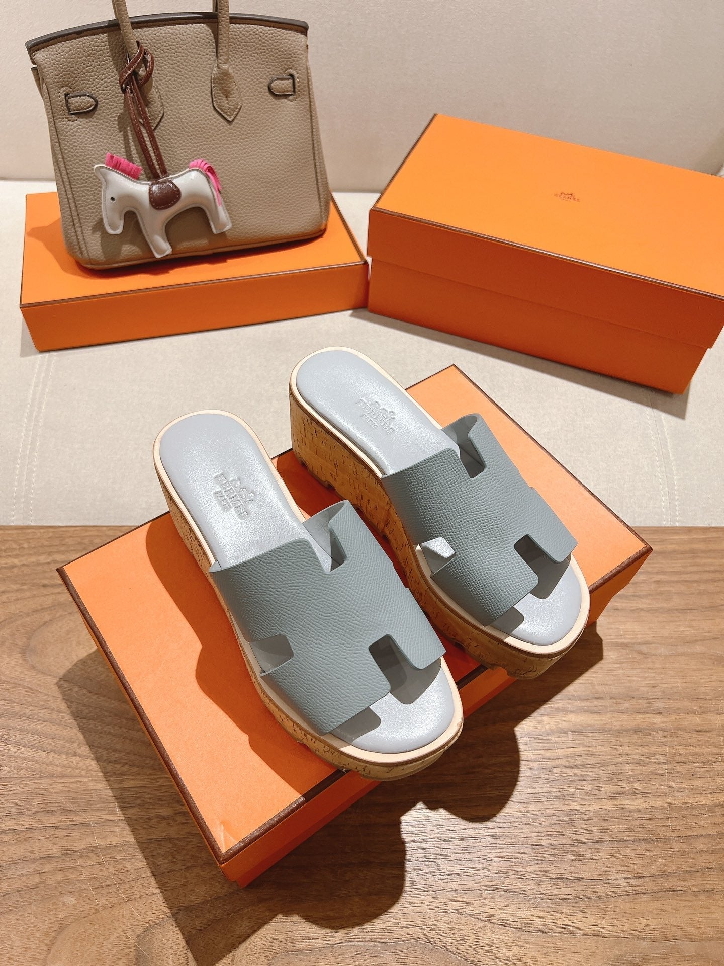 HM 25S HIGH WEDGE SANDALS IN LIGHT GREY LAMBSKIN STYLE 13