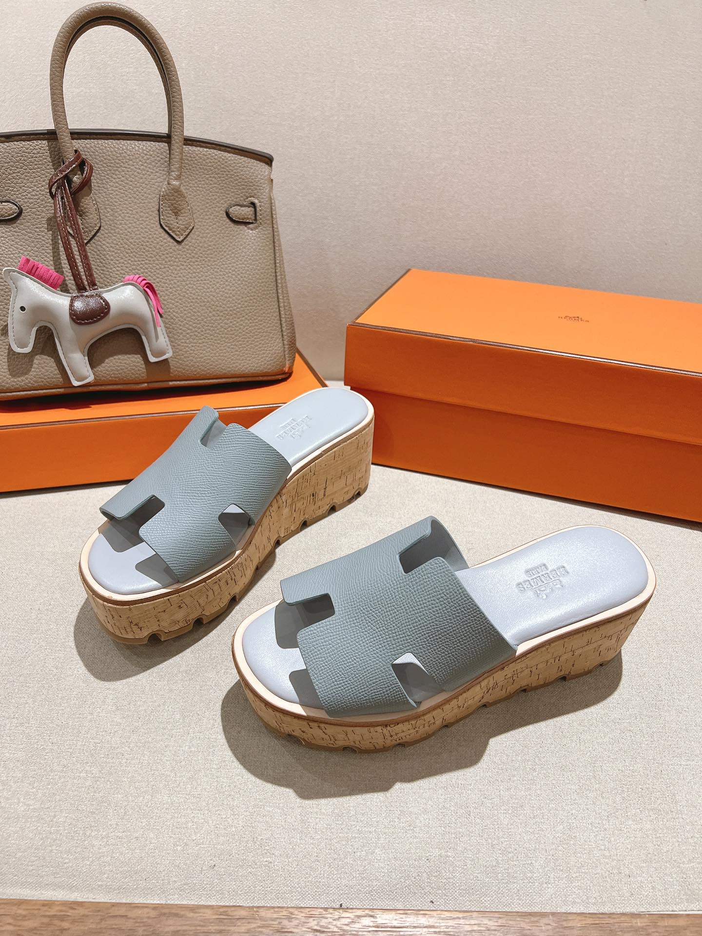 HM 25S HIGH WEDGE SANDALS IN LIGHT GREY LAMBSKIN STYLE 13