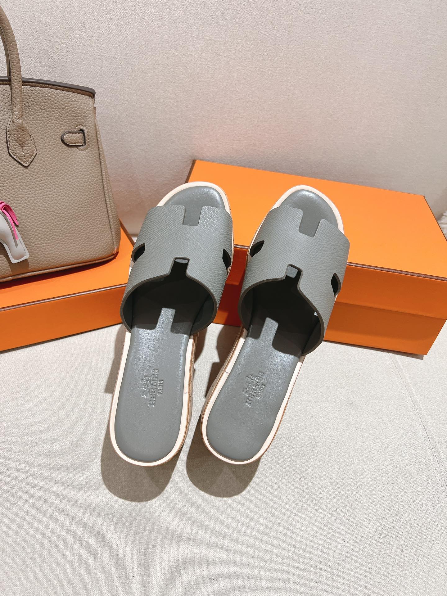 HM 25S HIGH WEDGE SANDALS IN LIGHT GREY LAMBSKIN STYLE 9