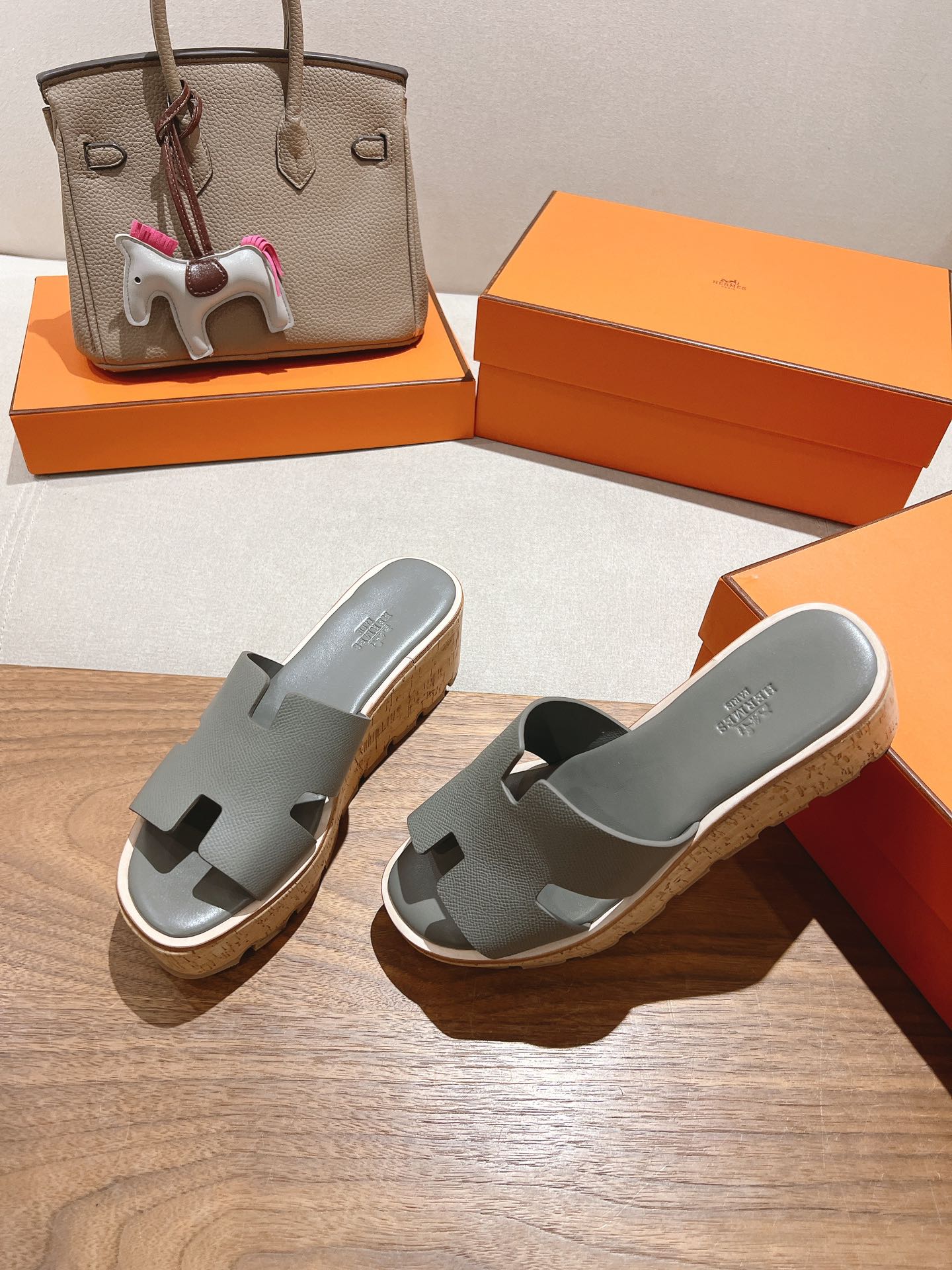 HM 25S HIGH WEDGE SANDALS IN LIGHT GREY LAMBSKIN STYLE 9