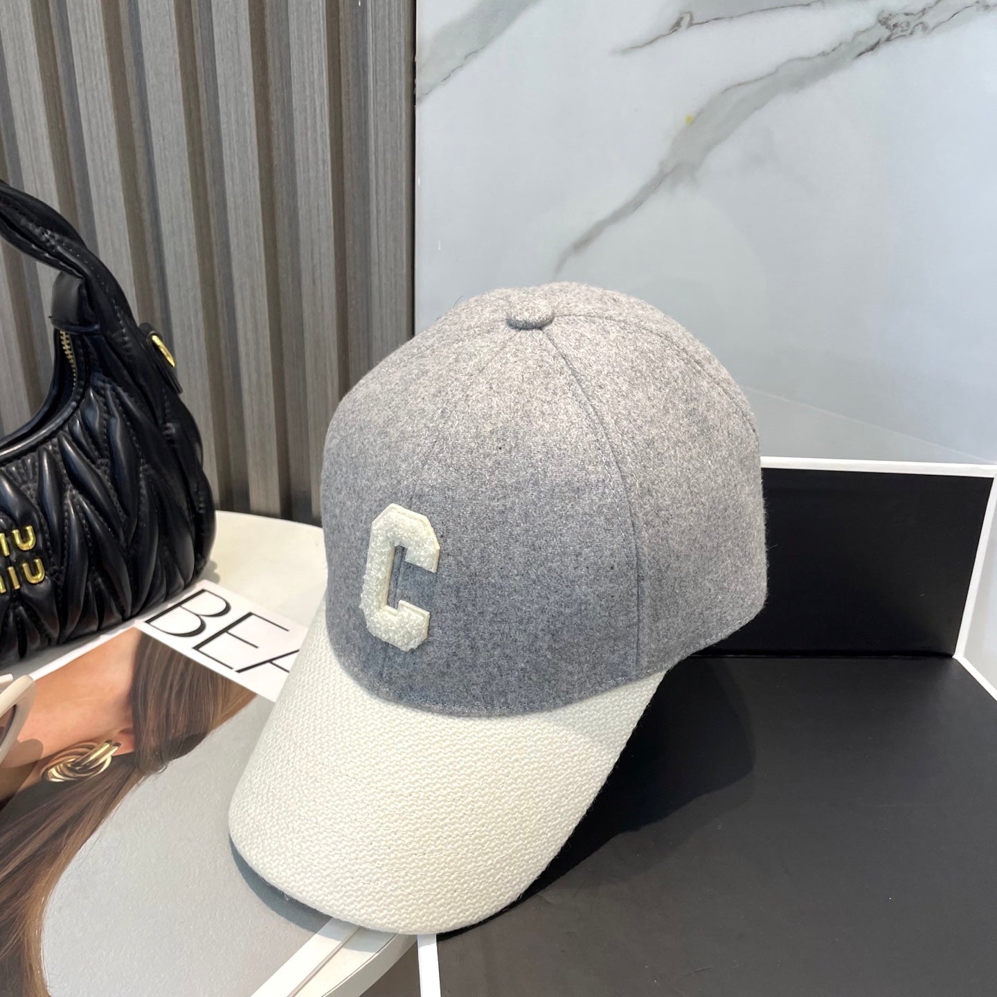 BASEBALL CAP MODEL 652409 IN WHITE AND GRAY FELTED FABRIC