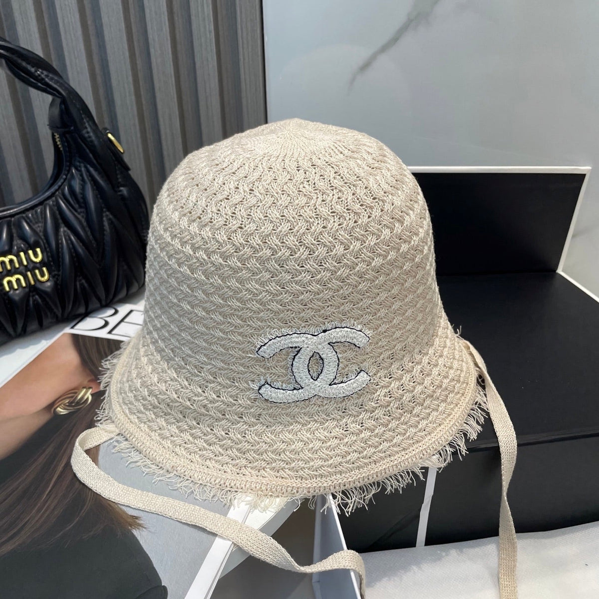 KNITTED BUCKET HAT IVORY 673885