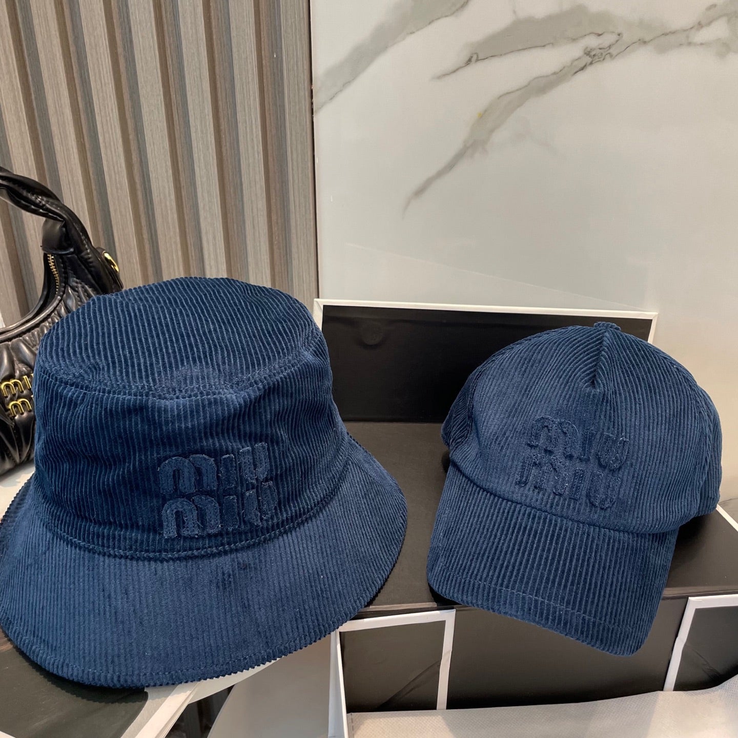 MM BUCKET IN NAVY BLUE VELVET WITH LOGO