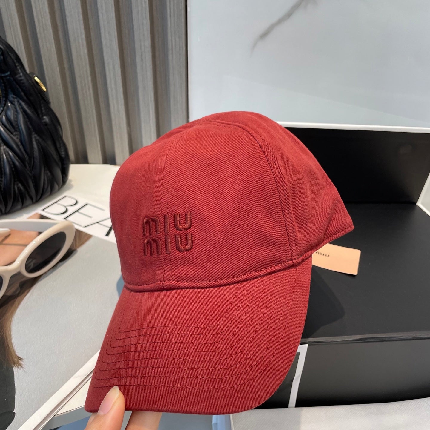 MM BASEBALL CAP IN RED FABRIC BRAND EMBROIDERY