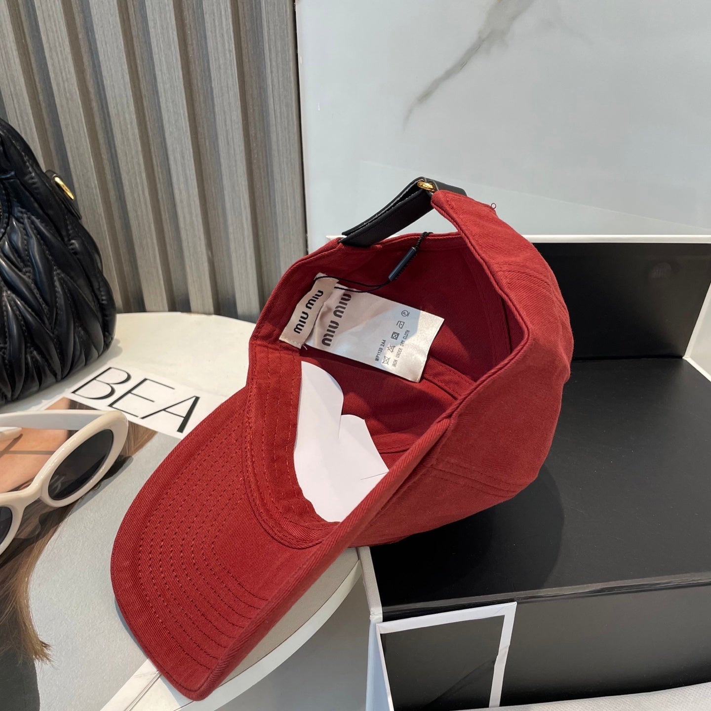 MM BASEBALL CAP IN RED FABRIC BRAND EMBROIDERY