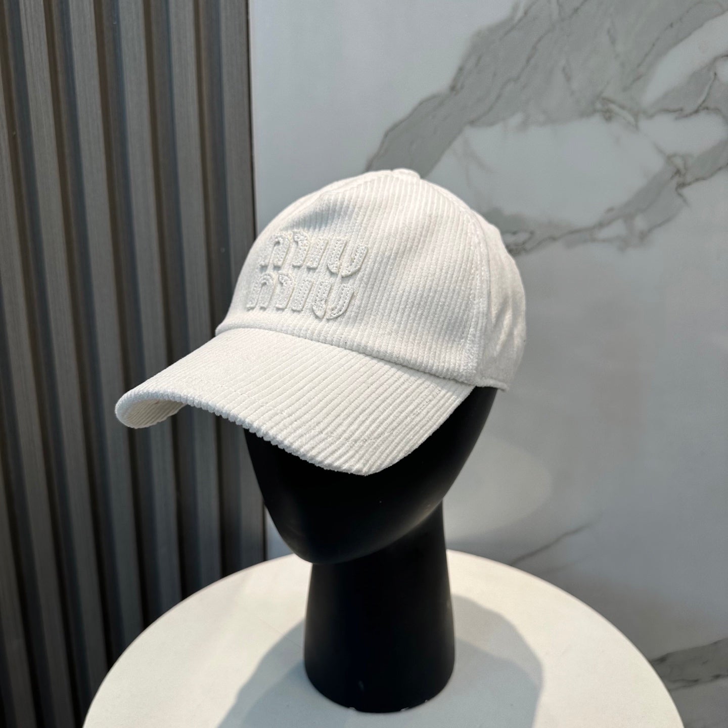 MM BASEBALL CAP IN WHITE VELVET