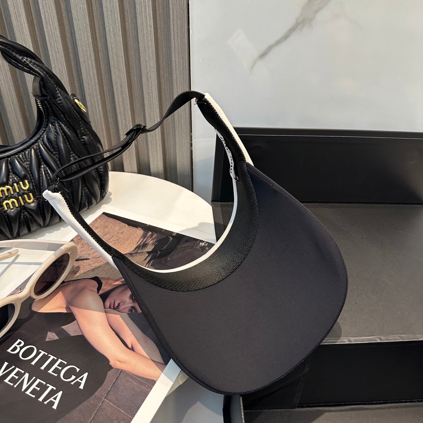 MM SPORT VISOR CAP IN BLACK MIX WHITE FABRIC