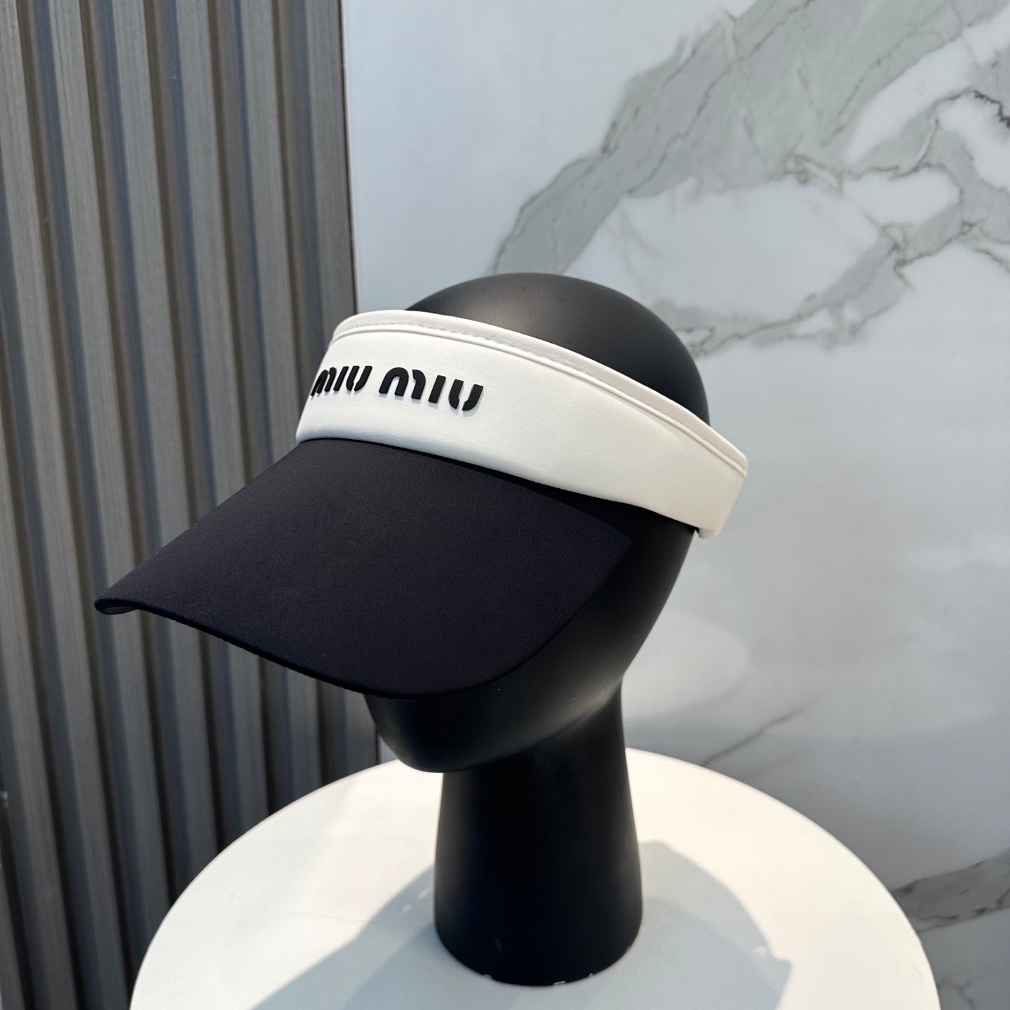 MM SPORT VISOR CAP IN BLACK MIX WHITE FABRIC