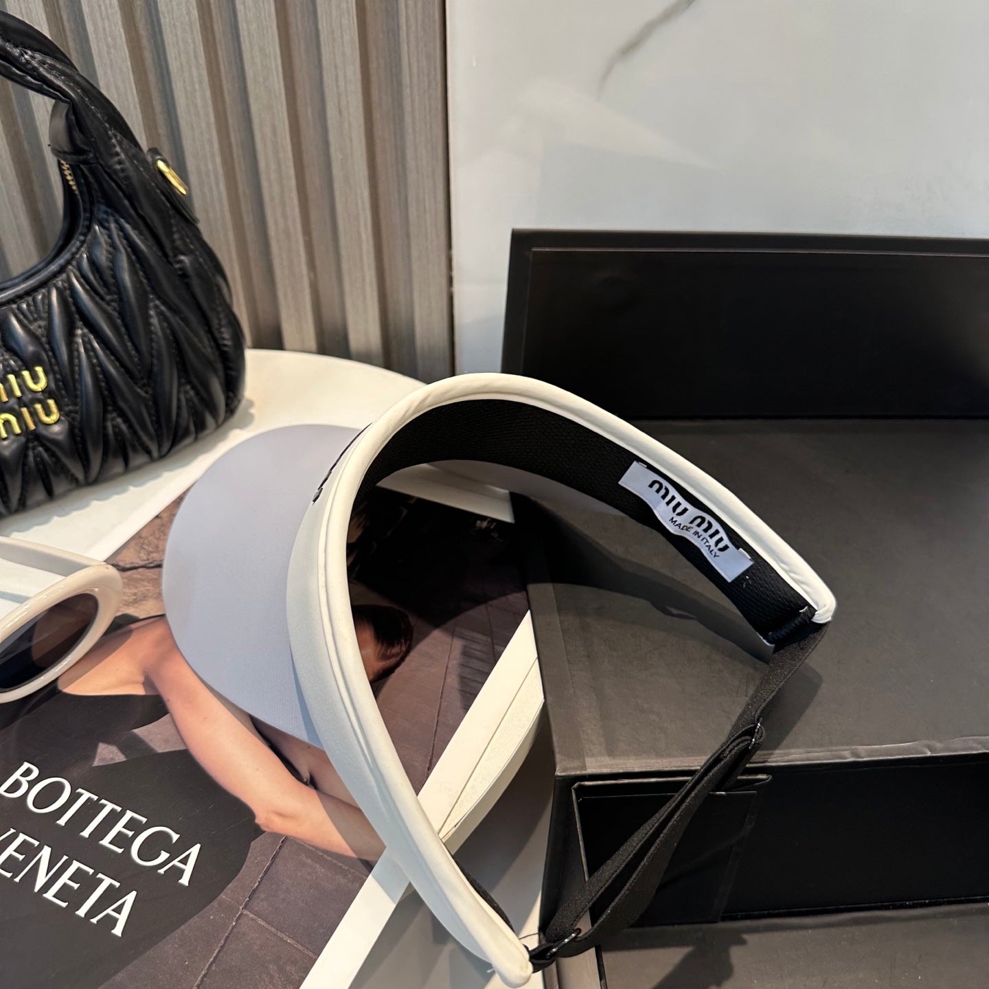 MM SPORT VISOR CAP IN COOL GRAY MIX WHITE FABRIC