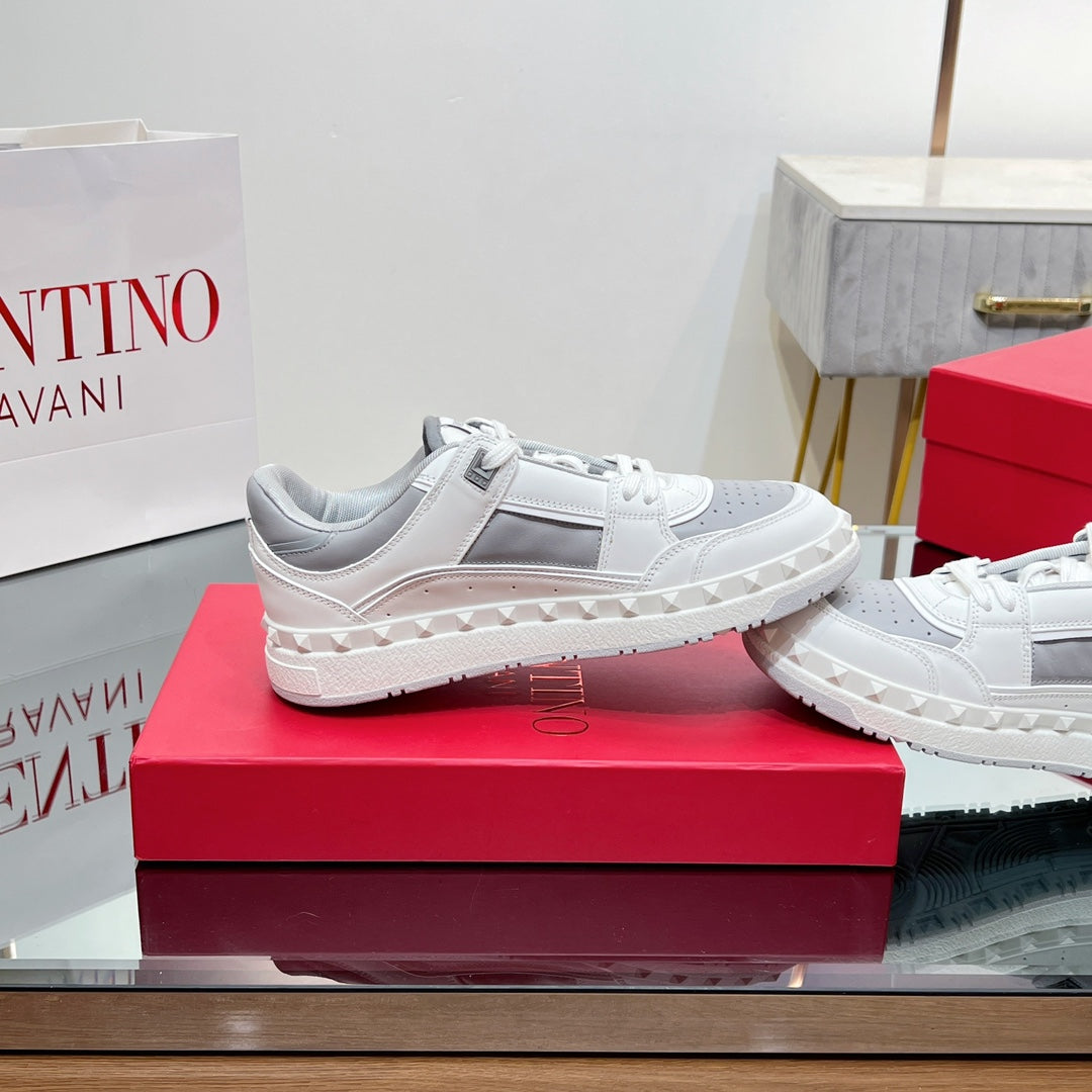 VALENTINO 25S GARAVANI FREEDOTS SNEAKERS IN WHITE MIX GREY LAMBSKIN