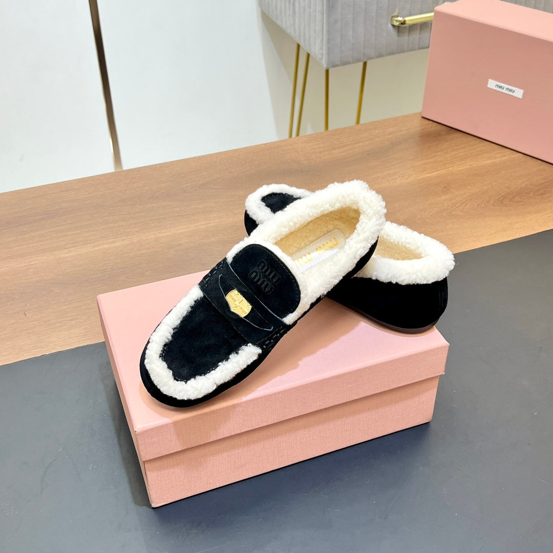 LOAFERS IN BLACK SUEDE AND WHITE SHEARLING TRIM
