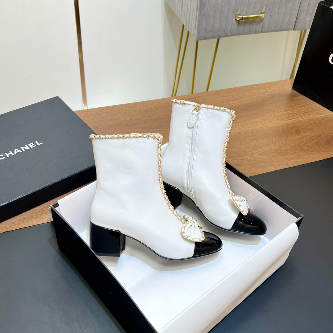 CHANEL 25S HEELED CHAIN BOOTS WITH BOW IN WHITE CALFSKIN GOLD HARDWRE