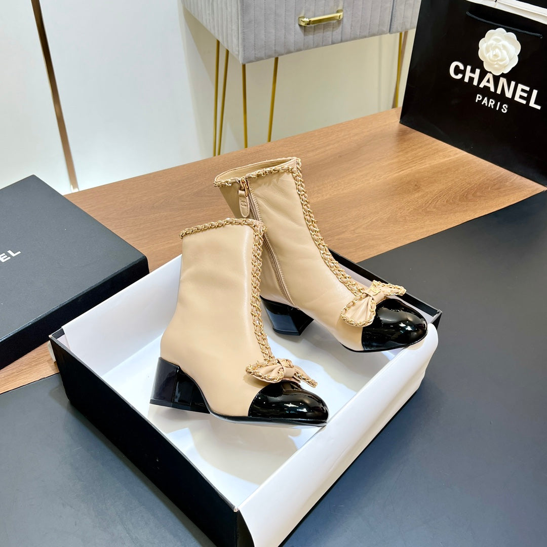 CHANEL 25S HEELED CHAIN BOOTS WITH BOW IN BEIGE CALFSKIN GOLD HARDWRE