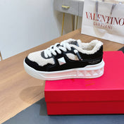 VALENTINO 25S GARAVANI ONE STUD XL PLATFORM SNEAKERS IN BLACK LAMBSKIN AND LIGHT BEIGE WOOL