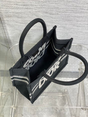 BOOK TOTE 26 IN BLACK MIX WHITE CANVAS 226506