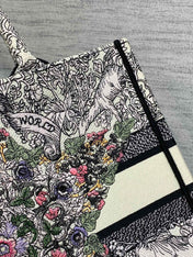 MEIDUM 36 BOOK TOTE IN COLORFUL CANVAS 226290