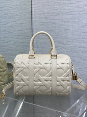 GROOVE 25 BAG IN WHITE CREAM MACROCANNAGE CALFSKIN WITH GOLD HARDWARE