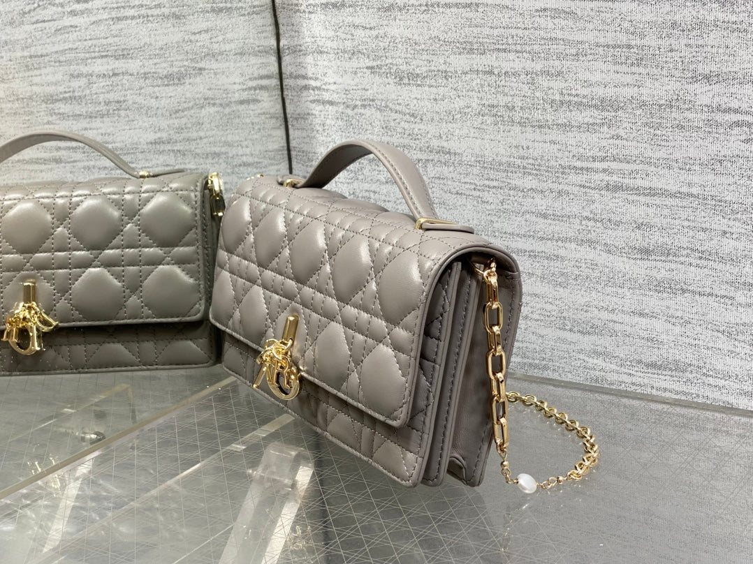 DIOR 25S DIOR TALK PHONE POUCH 21 IN DIRTY LILAC CANNAGE LAMBSKIN GOLD HARDWARE