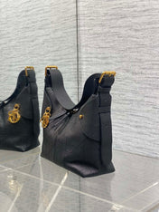 DIOR 25S SMALL VOYAGE BAG 23 IN BLACK FLAT MACROCANNAGE GRAINED CALFSKIN