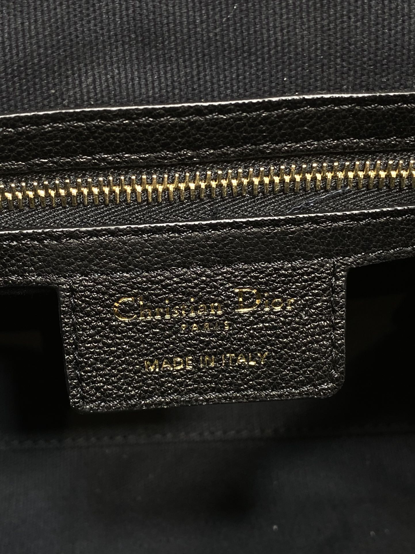 DIOR 25S MEDIUM VOYAGE BAG 28 IN BLACK FLAT MACROCANNAGE GRAINED CALFSKIN