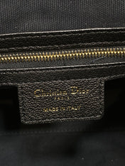 DIOR 25S MEDIUM VOYAGE BAG 28 IN BLACK FLAT MACROCANNAGE GRAINED CALFSKIN