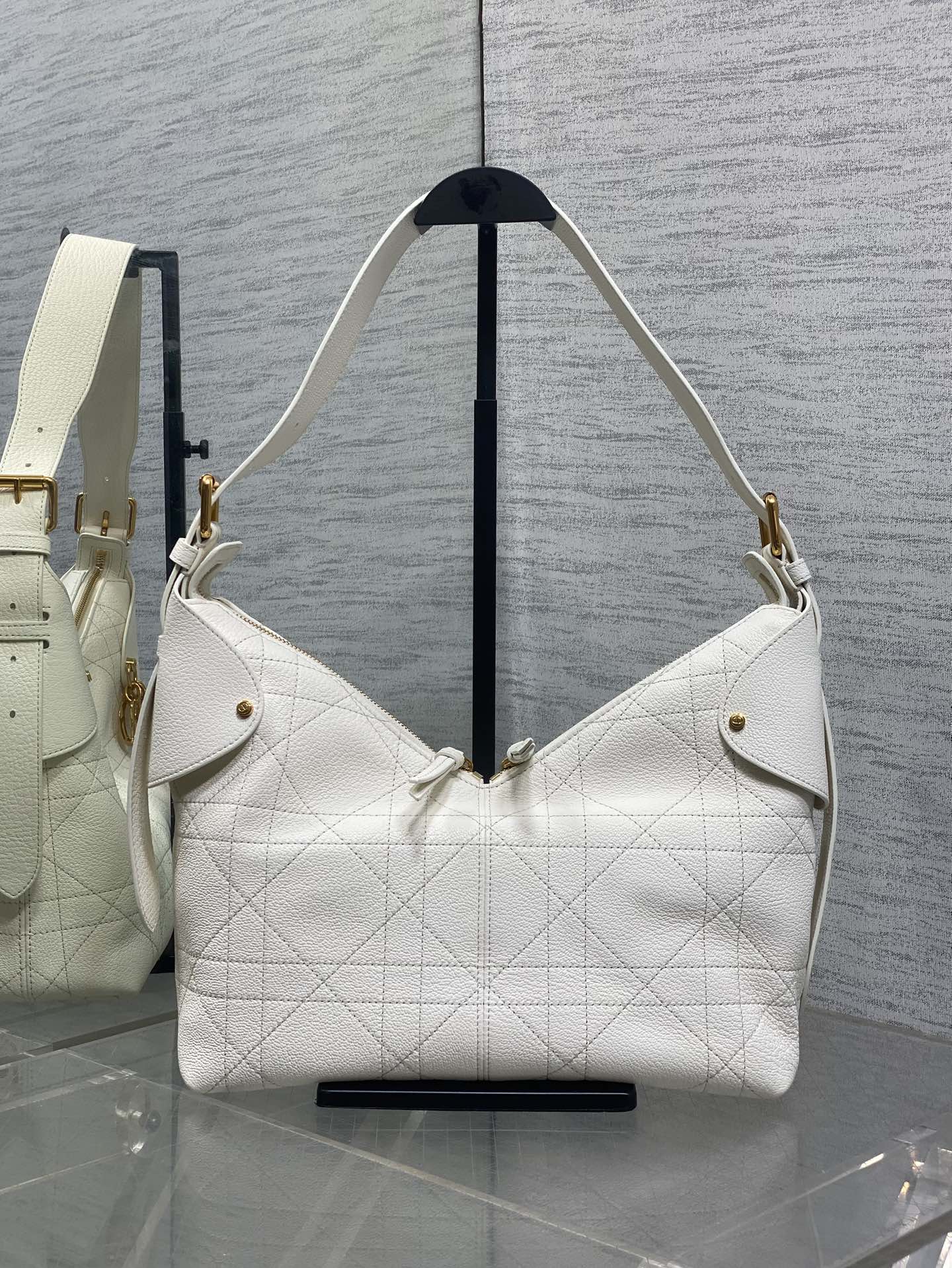 DIOR 25S MEDIUM VOYAGE BAG 28 IN IVORY FLAT MACROCANNAGE GRAINED CALFSKIN