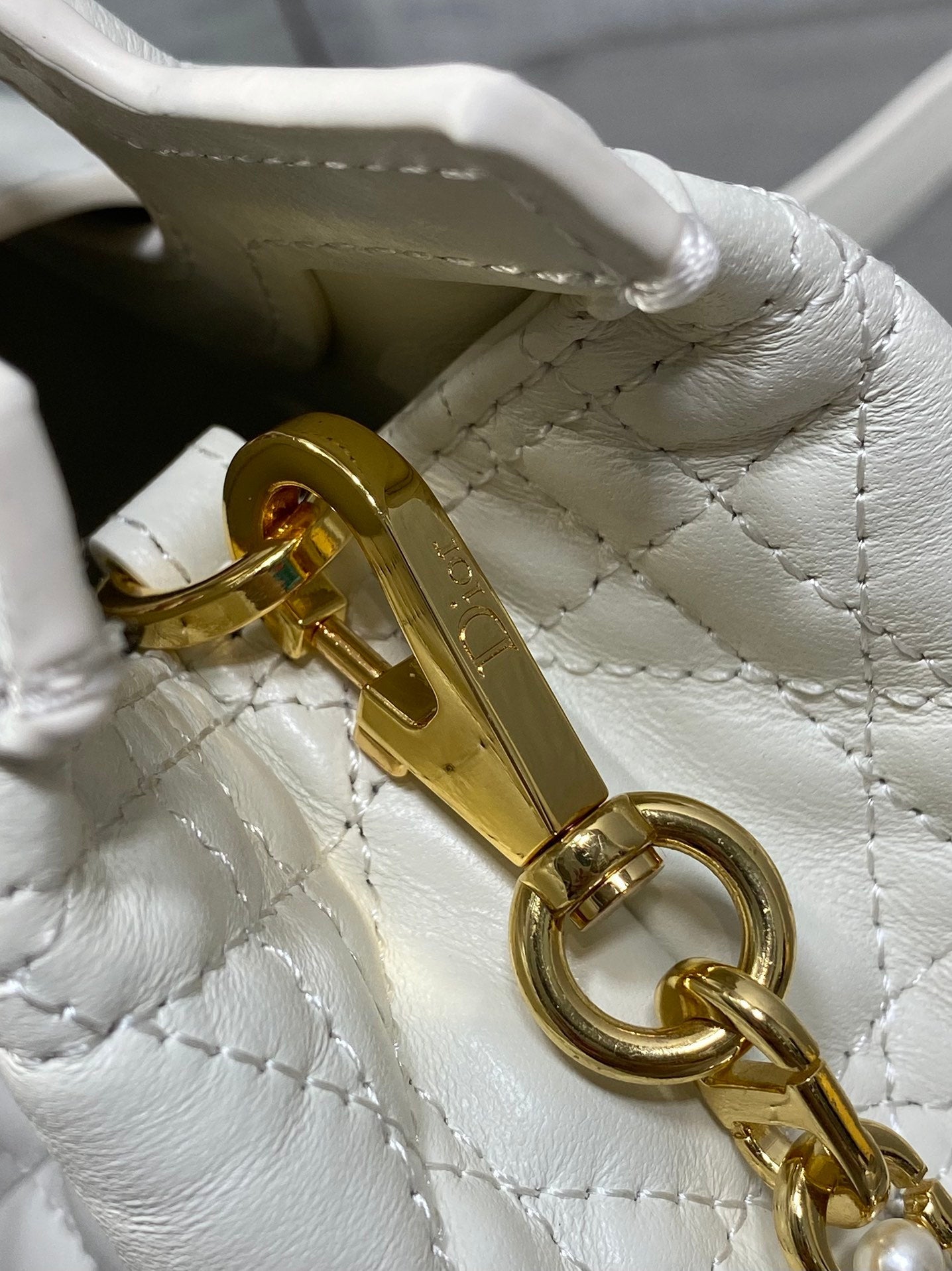 DIOR 25S JOLIE TOP HANDLE MINI BAG 18 IN WHITE CALFSKIN GOLD HARDWRE