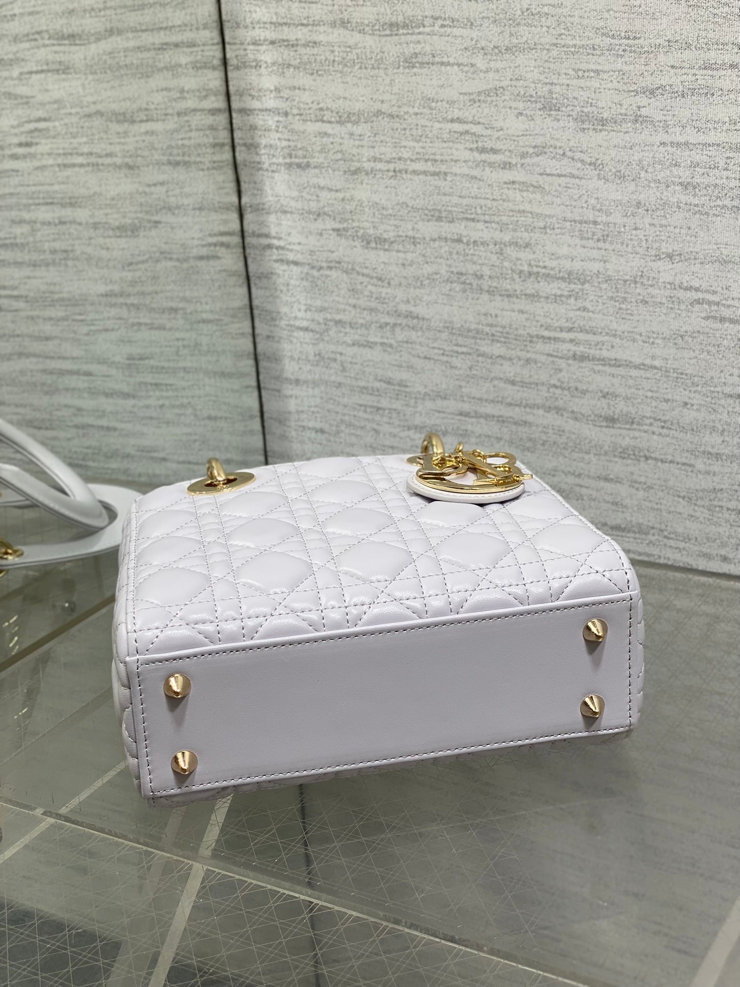 DIOR 25S LADY DIOR BAG 20 IN LILAC CANNAGE CALFSKIN GOLD HARDWARE