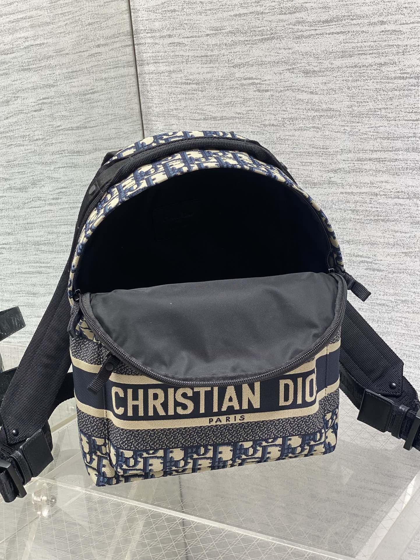 DIOR 25S TRAVEL BACKPACK 31 IN BLUE CANVAS OBLIQUE JACQUARD