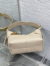 DIOR 25S SMALL VOYAGE BAG 23 IN POWDER BEIGE FLAT MACROCANNAGE GRAINED CALFSKIN