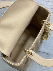 DIOR 25S MEDIUM LADY BAG 24 IN POWDER BEIGE CALFSKIN GOLD HARDWARE