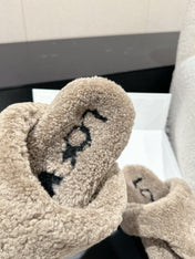 LW SHEARLING THONG SLIPPER IN LIGHT BROWN