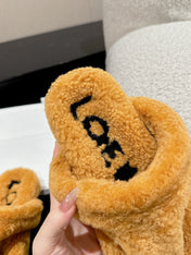 LW SHEARLING THONG SLIPPER IN BRONZE