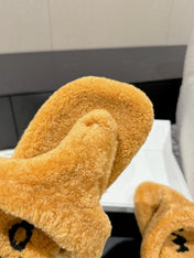 LW SHEARLING THONG SLIPPER IN BRONZE