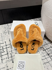 LW SHEARLING THONG SLIPPER IN BRONZE