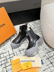 RUBY BOOTS IN BLACK AND CLOUD GRAY CALFSKIN