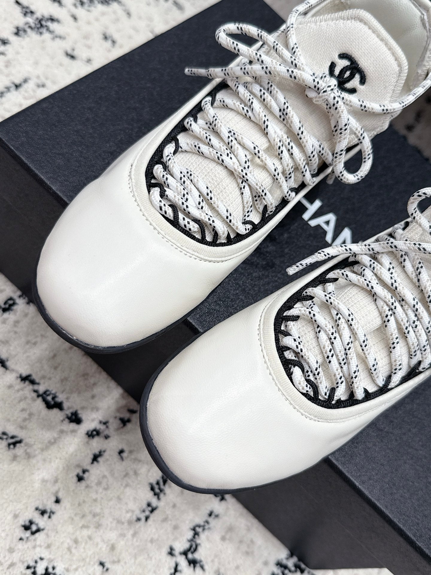 CHANEL 26S LACE-UP SNEAKERS IN WHITE FABRIC AND LAMBSKIN