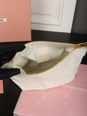 CHAIN SHOULDER BAG 18 IN WHITE FABRIC GOLD HARDWARE
