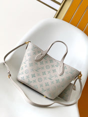 BLOSSOM 20 IN LIGHT BEIGE MAHINA CALFSKIN